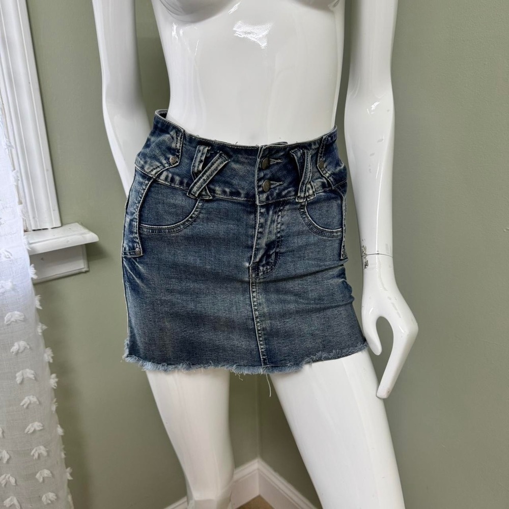Y2K Zero 7 Distressed Denim Mini Skirt – Frayed‎ Hem – Fits XS/S
